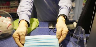 Accordo Arcuri-distributori, le mascherine tornano in farmacia