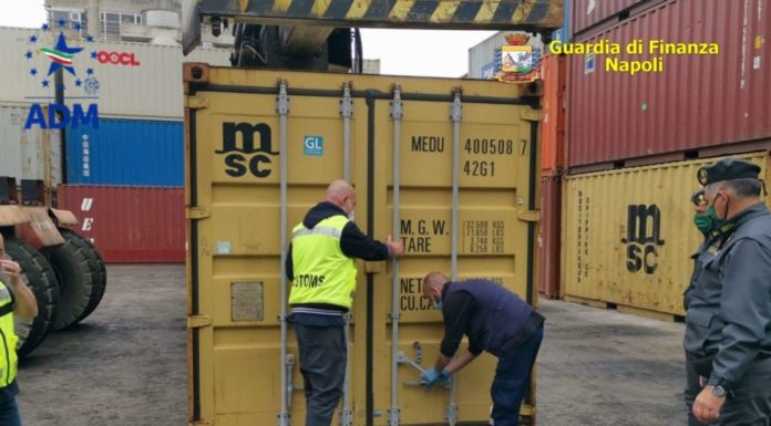 Sequestrate 8 tonnellate di rifiuti speciali al porto di Napoli