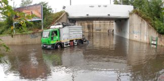 Nubifragio su Milano, esondano Seveso e Lambro