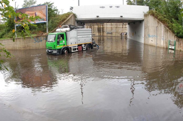 MALTEMPO PIOGGIA NUBIFRAGIO ACQUA ALLAGAMENTI ALLAGAMENTO DISAGI