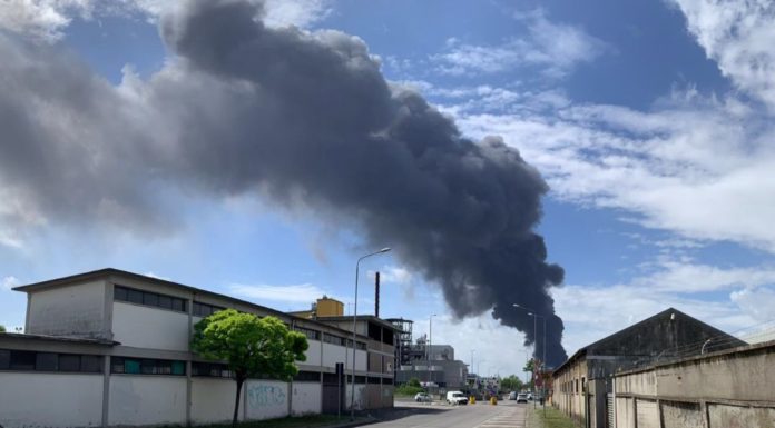 Incendio in un’azienda chimica a Marghera