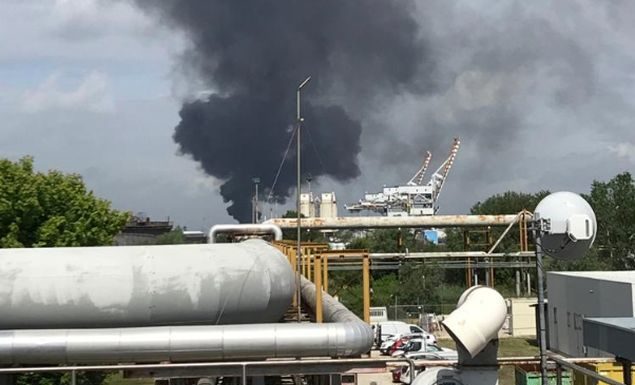 In fiamme azienda chimica a Marghera, due feriti gravi