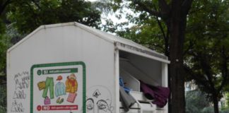 Raccolta differenziata dei rifiuti urbani tessili in crisi