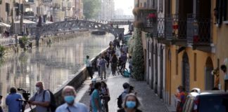 Fontana “Se non c’è rispetto regole, pronti a nuove restrizioni”