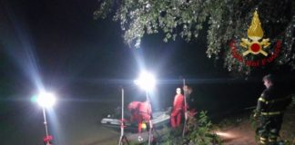 Individuato l’aereo precipitato nel Tevere, si cerca disperso