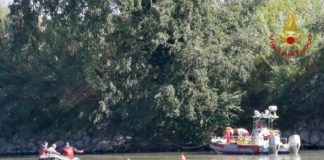 Aereo nel Tevere, individuato il corpo del ragazzo disperso