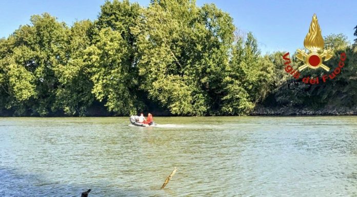 Aereo nel Tevere, recuperato il corpo del ragazzo disperso