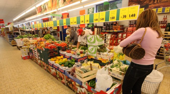 Istat, a giugno migliora la fiducia di consumatori e imprese