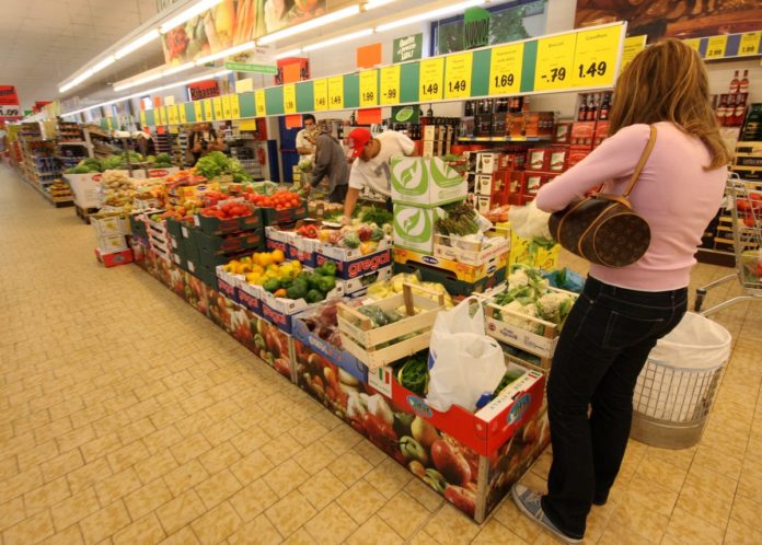 SUPERMERCATO LIDL DISCOUNT FRUTTA E VERDURA CONSUMATORI