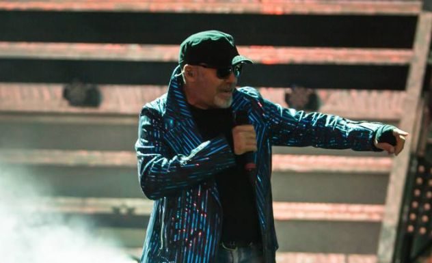 Vasco Rossi rimanda i concerti a giugno 2021