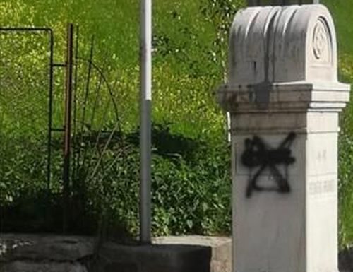 Atto vandalico al Brennero, Rubata bandiera e imbrattata scritta Italia