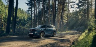Ford Explorer Plug-In Hybrid, esclusività a 7 posti anche in off-road