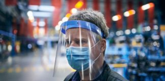 Ford produce protezioni facciali per ritorno al lavoro in sicurezza