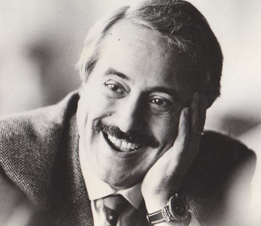 Giovanni Falcone, 34 anni fa la strage di Capaci. La sorella Maria: “L’amore diffuso di questi anni mi ha aiutato” / Video