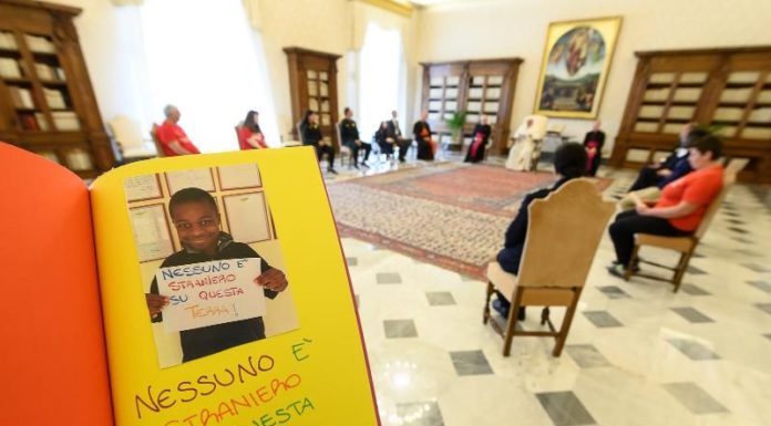 Il Papa incontra gli sportivi di “We run togehter”