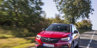 L’estate è l’occasione per andare in vacanza con Opel Grandland X