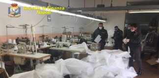 Coronavirus, fabbrica abusiva di mascherine sequestrata nel Casertano
