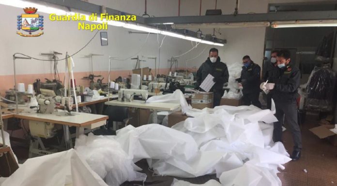 Coronavirus, fabbrica abusiva di mascherine sequestrata nel Casertano