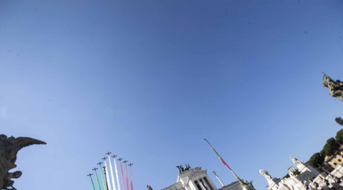 2 giugno, Mattarella depone corona all’Altare della Patria