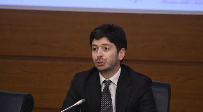 Coronavirus, Speranza “Battaglia non è ancora vinta, serve prudenza”