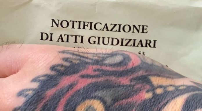 Fedez querelato dal Codacons “Onorificenze per aver dato una mano…”