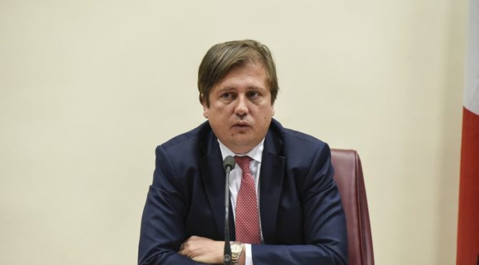 Coronavirus, Sileri “Virus circola ma forma più controllata”