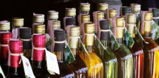 Alcol e bevande da asporto, prorogata al 14/7 chiusura alle 21 a Bologna