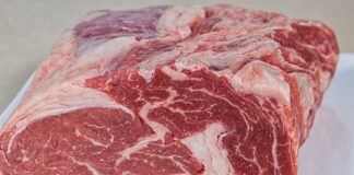 Prezzi in calo per la carne, in rialzo per la frutta