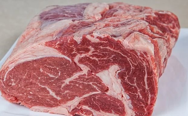 Prezzi in calo per la carne, in rialzo per la frutta