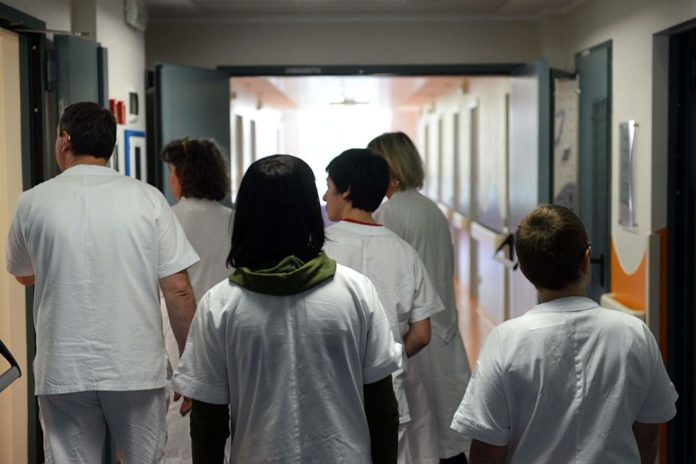 OSPEDALE
MEDICI
INFERMIERI
SANITA'
DEGENTI
MALATI
PERSONALE MEDICO