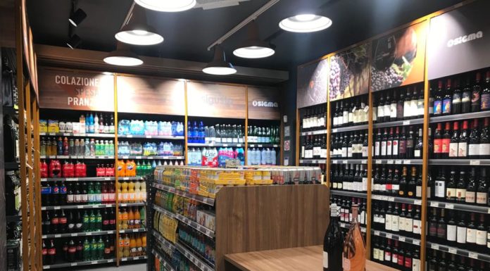 A Milano l’aperitivo adesso si fa anche al supermercato