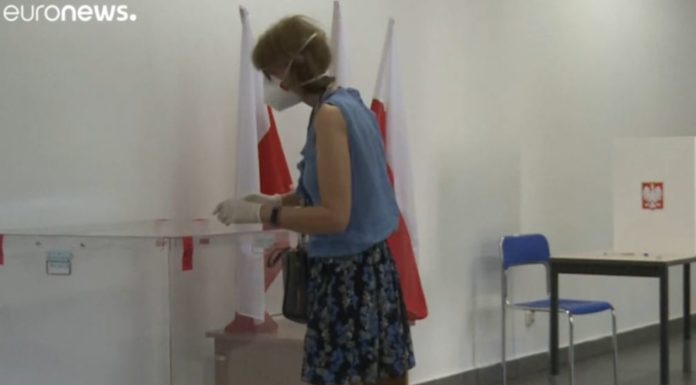 Presidenziali in Polonia, verso ballottaggio tra Duda e Trzaskowski