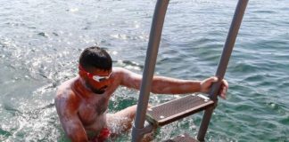Neil Agius completa traversata a nuoto dalla Sicilia a Malta