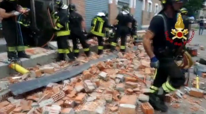 Crolla solaio ad Albizzate, muoiono una donna e i suoi due bimbi