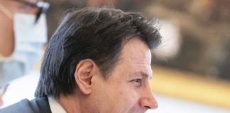 Conte “Stiamo discutendo se abbassare un po’ l’Iva”