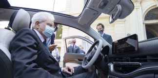La nuova Fiat 500 debutta al Quirinale e a Palazzo Chigi