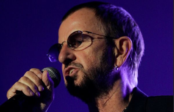 Ringo Starr compie 80 anni