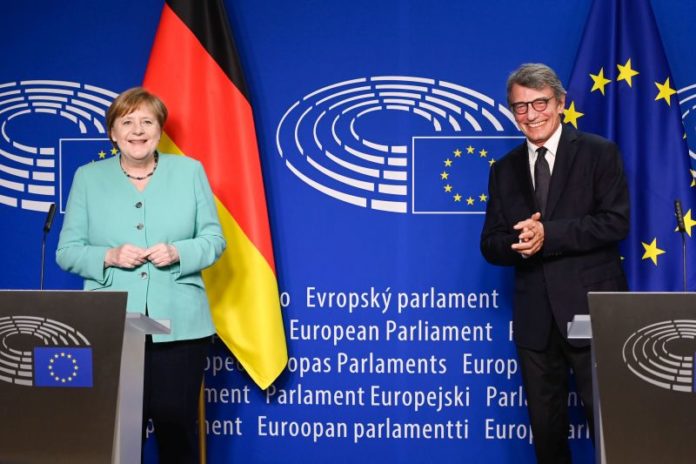 LA CANCELLIERA MERKEL AL PARLAMENTO EUROPEO