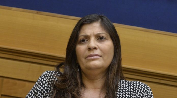 Migranti, Santelli a Conte “Governo intervenga o vieterò gli sbarchi”