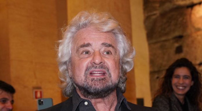 Grillo pubblica sul blog sonetto pro-Raggi “Virgì, Roma nun te merita”