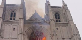 Incendio nella cattedrale di Nantes, fiamme circoscritte