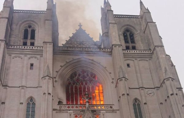 Incendio nella cattedrale di Nantes, fiamme circoscritte