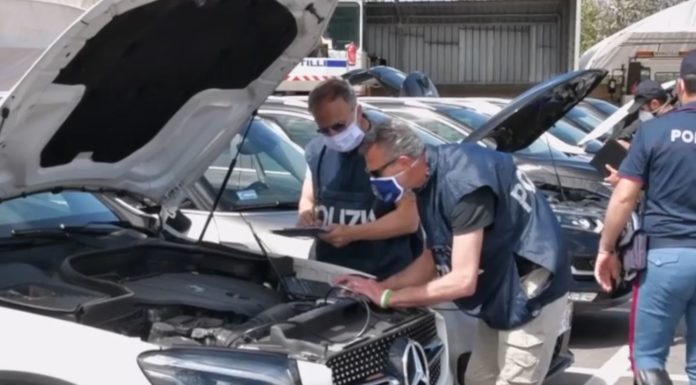 Riciclaggio internazionale di auto di lusso, arresti e sequestri