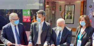 Regione Campania consegna a Trenitalia il primo treno rock