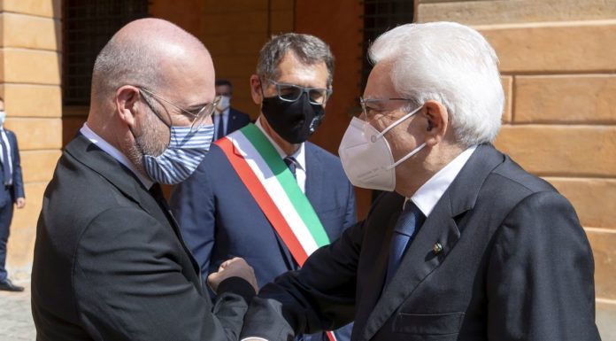 Stragi Bologna e Ustica, Mattarella: “Non si smarrisca mai la memoria”