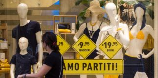Saldi al via in tutta Italia, Confcommercio “Calo della spesa 40-50%”