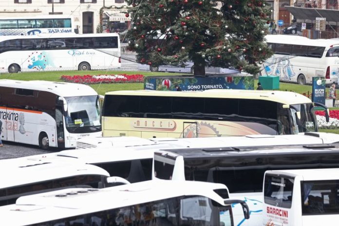 MANIFESTAZIONE DEI CONDUCENTI DI BUS TURISTICI IN PIAZZA VENEZIA