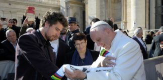 We Run Together, all’asta anche la maglia iridata di Sagan