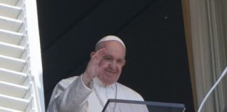 Papa “Senza lavoro le famiglie non vanno avanti”