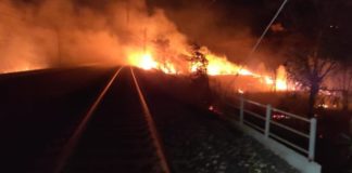 Abruzzo nella morsa del fuoco, a L’Aquila fiamme fino al centro abitato